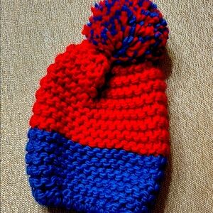 *NEW* RED & BLUE KNIT POM HAT ❤️💙